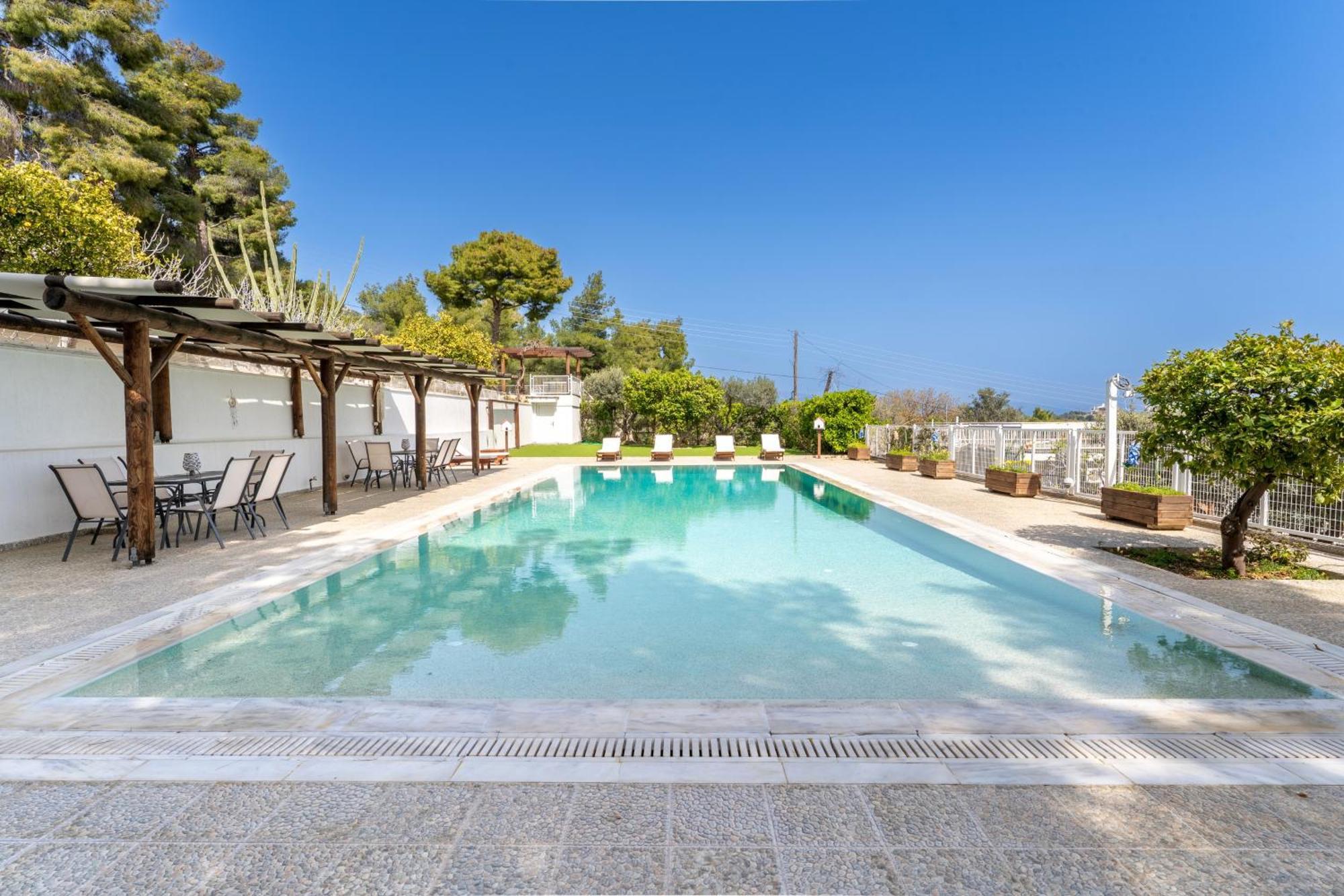 Вілла The House Of Gratitude - Poolside Retreat Лутра-Ореас-Еленіс Екстер'єр фото