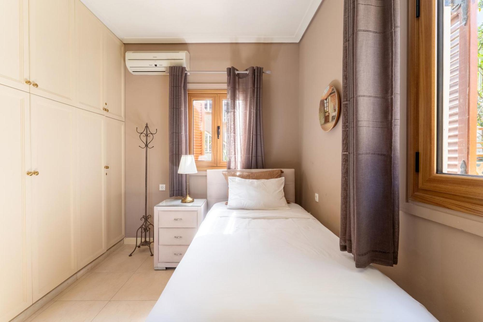 Вілла The House Of Gratitude - Poolside Retreat Лутра-Ореас-Еленіс Екстер'єр фото