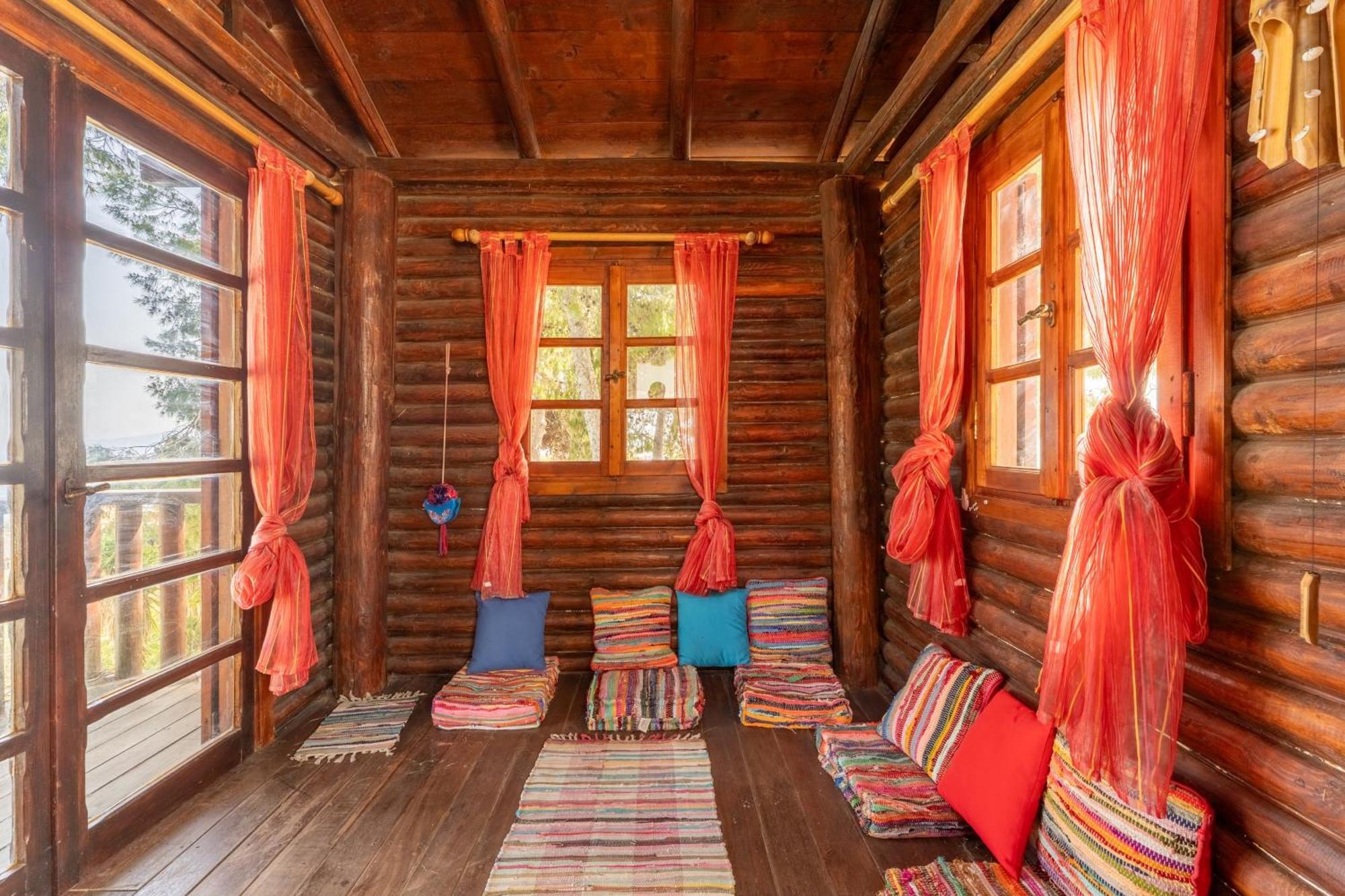 Вілла The House Of Gratitude - Poolside Retreat Лутра-Ореас-Еленіс Екстер'єр фото
