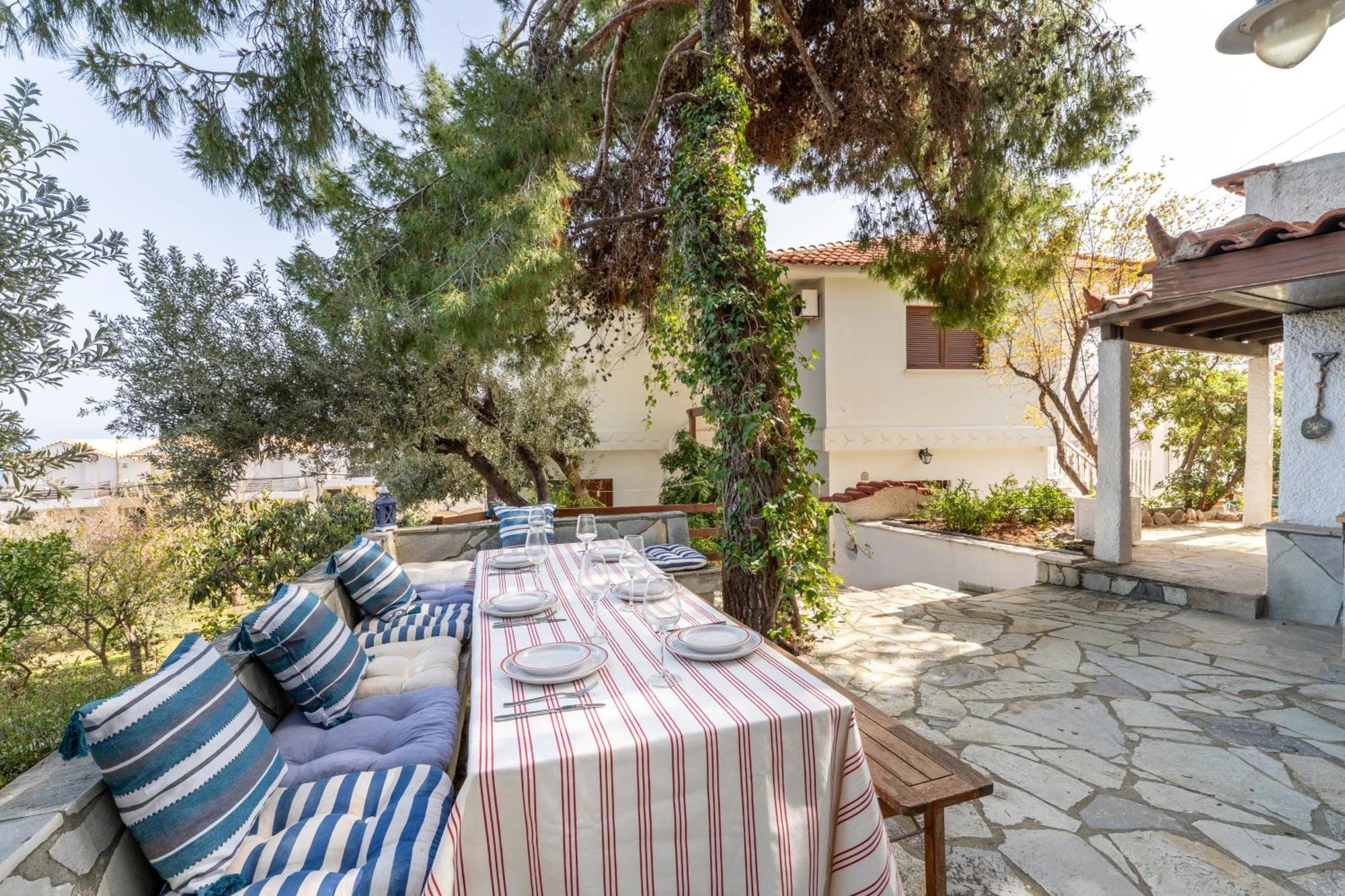 Вілла The House Of Gratitude - Poolside Retreat Лутра-Ореас-Еленіс Екстер'єр фото